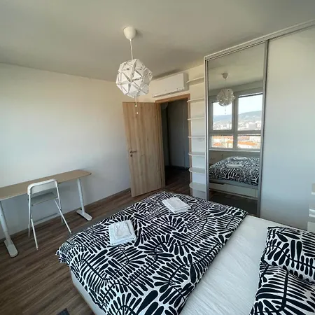 Apartment With Panoramic View By The Hockey Arena Pressburg