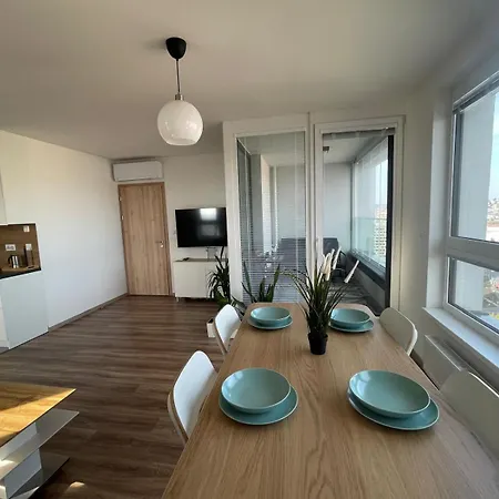 With Panoramic View By The Hockey Arena Appartement Bratislava